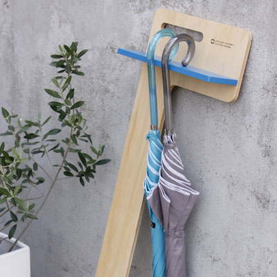 ざっくり引っかける傘立て。C-umbrella Hanger