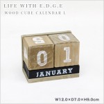 二個のダイスのカレンダー。LIFE WITH E.D.G.E WOOD CUBE CALENDAR