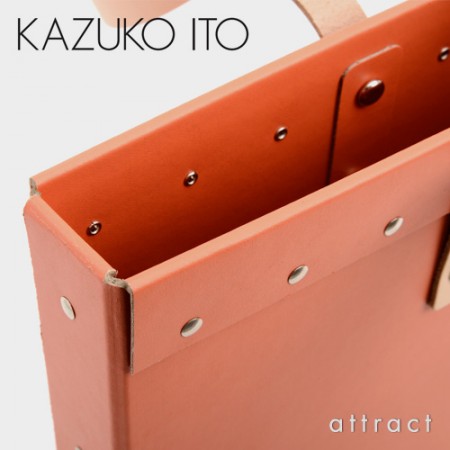 硬質繊維ボードのかばん。KAZUKO ITO BAXES ELLIS
