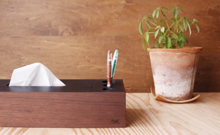 ペン立て付きティッシュケース。Accessory tissue case