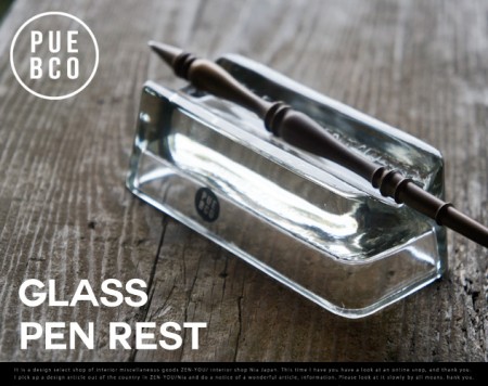 ペン用のガラスベッド。GLASS PEN REST PUEBCO