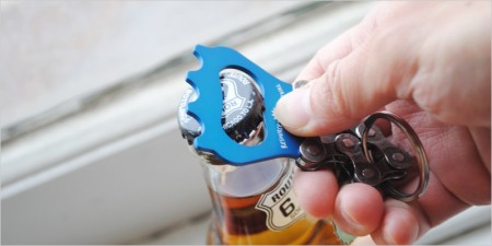 リソース・リバイバル リサイクルチェーン ボトルオープナーキーホルダー