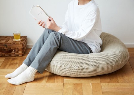 丸く大きいクッション。SUWA Floor Cushion