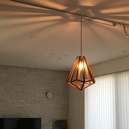 GEMSTONE Wood pendant light / APROZ