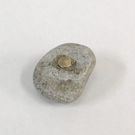 石のマグネット PEBBLE MAGNETS KIKKERLAND