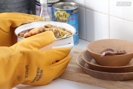 火気注意な手袋。&NUT × Welza LEATHER CAMP GLOVES