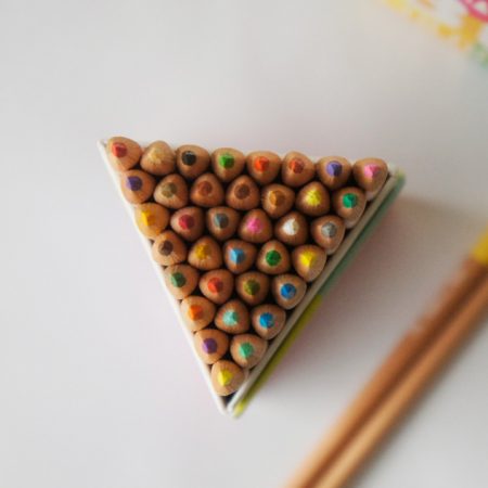 36色鉛筆。OOLY The Triangle Colored Pencils 36 