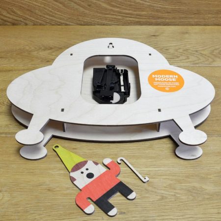 UFO壁掛け時計 Modern Moose Saucer Pendulum Wall Clock