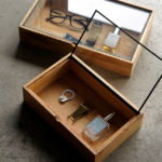 ビンテージ感ボックス。Wooden Box With Glass Lid