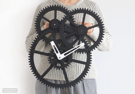 ギアだらけ時計。KIKKERLAND TRIPLE GEAR WALL CLOCK