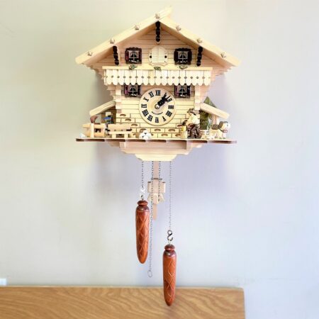 からくり時計。Engstler Battery-operated Cuckoo Clock