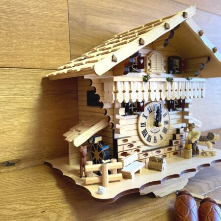 からくり時計。Engstler Battery-operated Cuckoo Clock