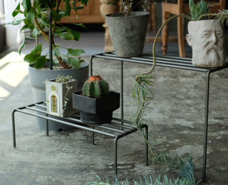 アイアン棚。KNOP plant stands