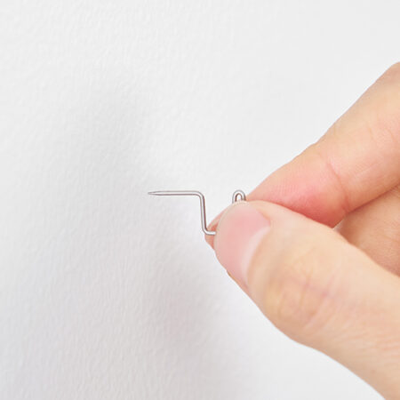 壁用フックピン。Pli