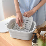 落とし蓋付き。折り畳めるつけ置きバケツ