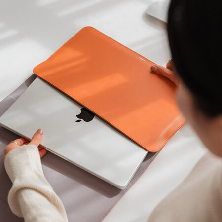 パソコンマット兼スリーブ。Orbitkey Laptop Sleeve