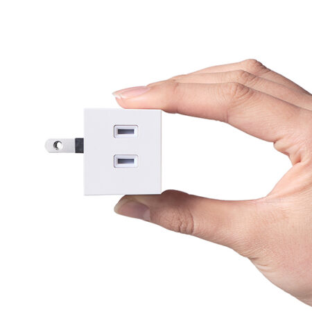 スクエアフォルム。コンパクト3口タップ