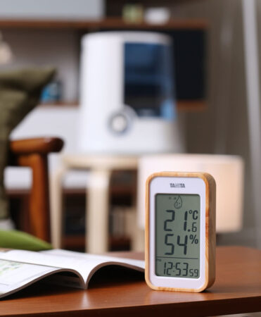 木目調。タニタ 温湿度計 TT572