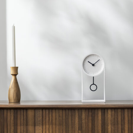 もみ殻素材の置き掛け時計。soem clock