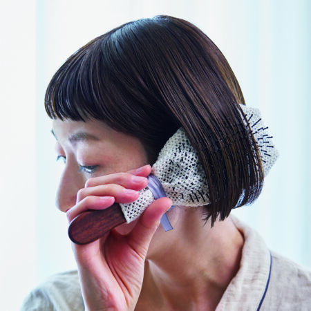 絹のヘアブラシカバー。Sericin hair brush cover