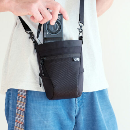 肩掛けポーチ。Black Pot