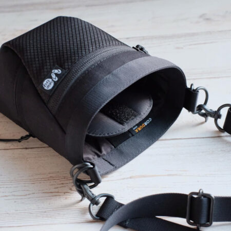 肩掛けポーチ。Black Pot