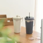 蓋もストローも。こぼれないタンブラー / tote トート