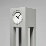 足のある置き時計。レムノス Lemnos Chairs DEAR VERA II