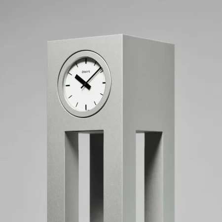 足のある置き時計。レムノス Lemnos Chairs DEAR VERA II