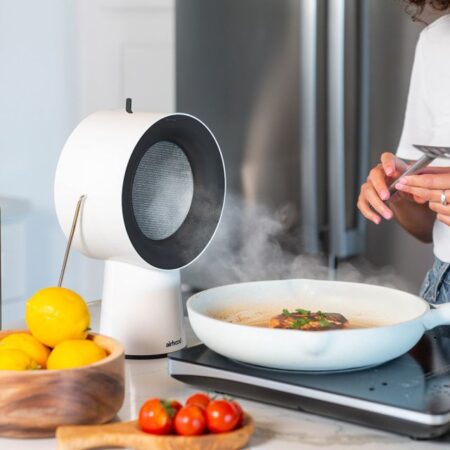 ポータブル換気扇。AirHood ワイヤレス