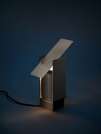 ムーベ MOEBE ピヴォティングテーブルランプ