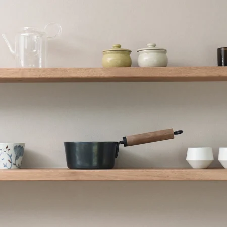 鉄の片手鍋。お味噌汁パン ウォルナット