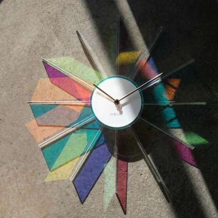アクリルプリズム壁掛け時計。NeXtime Prism Radiant Clock