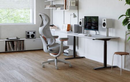 浮遊感あふれるオフィスチェア。KOKUYO ingCloud