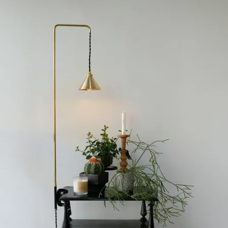 クランプ照明。WEST VILLAGE TOKYO / HAMN Sway Lamp