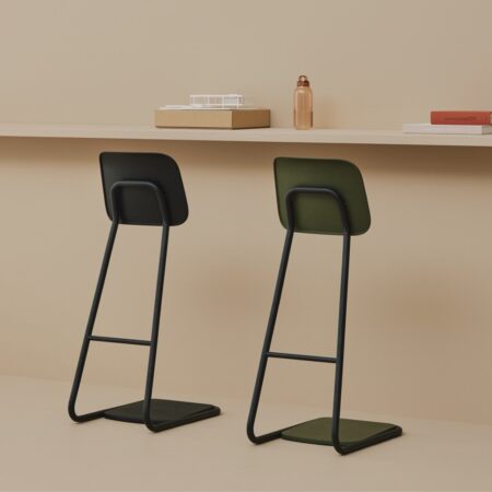 スタンディングデスク用椅子。STANCHAIR