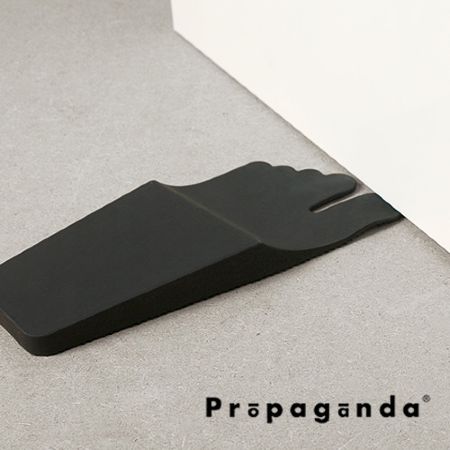 ドアは足で止めるもの。Propaganda FOOT DOOR STOP