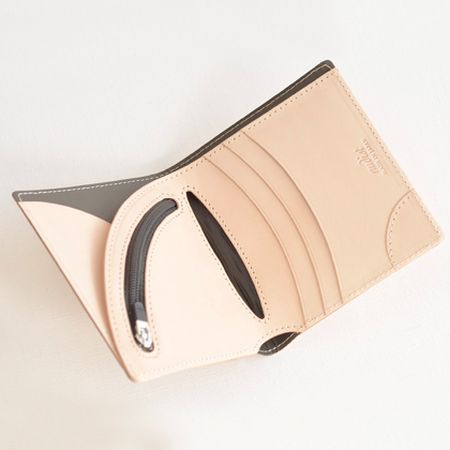 薄く、軽い財布。nudist AIR WALLET