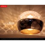 まーるいキラキラ照明。Pendant light Kiss / Artecnica / Stephen Johnson