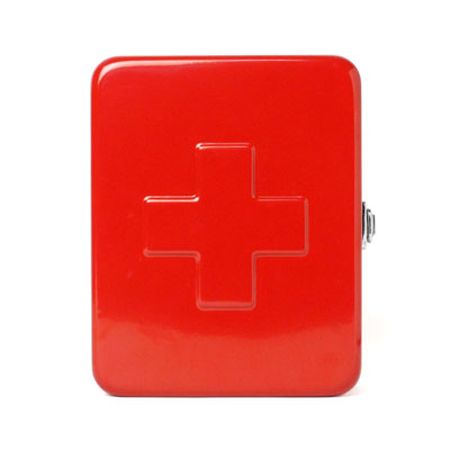 壁掛けOKな救急箱。KIKKERLAND FIRST AID STORAGE BOX | 雑貨kUkan 壁掛けOKな救急箱。KIKKERLAND FIRST AID STORAGE BOX | 雑貨kUkan