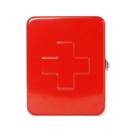 壁掛けOKな救急箱。KIKKERLAND FIRST AID STORAGE BOX