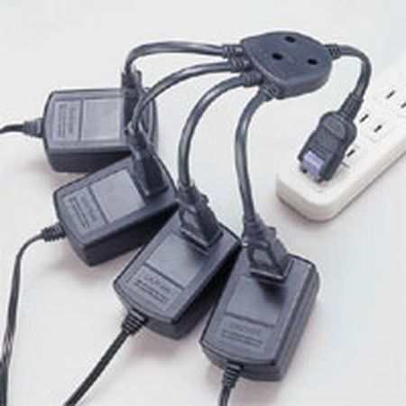 ACアダプタを4つつなげるケーブル