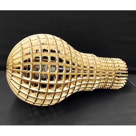 電球のかたちをした照明　WOODEN BULB suck UK