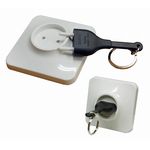 色とりどりにずぶっと挿します。コンセント型キーリング UNPLUG KEYRING