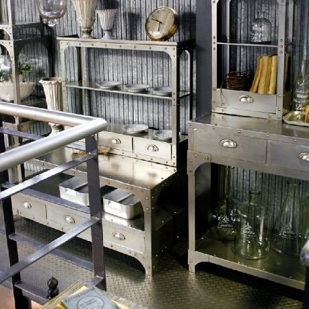 新品なのに古い。アイアンシリーズ　コンソール